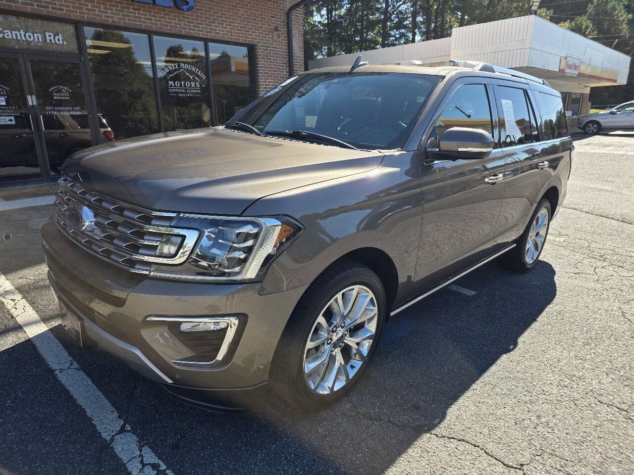 Used 2019 Ford Expedition Limited w/ Equipment Group 302A RWD image 2