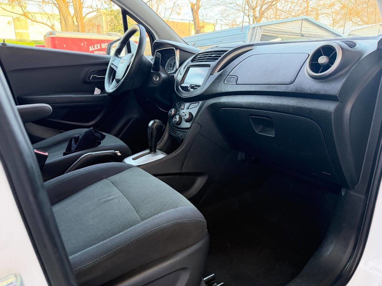 Used 2016 Chevrolet Trax LS image 17