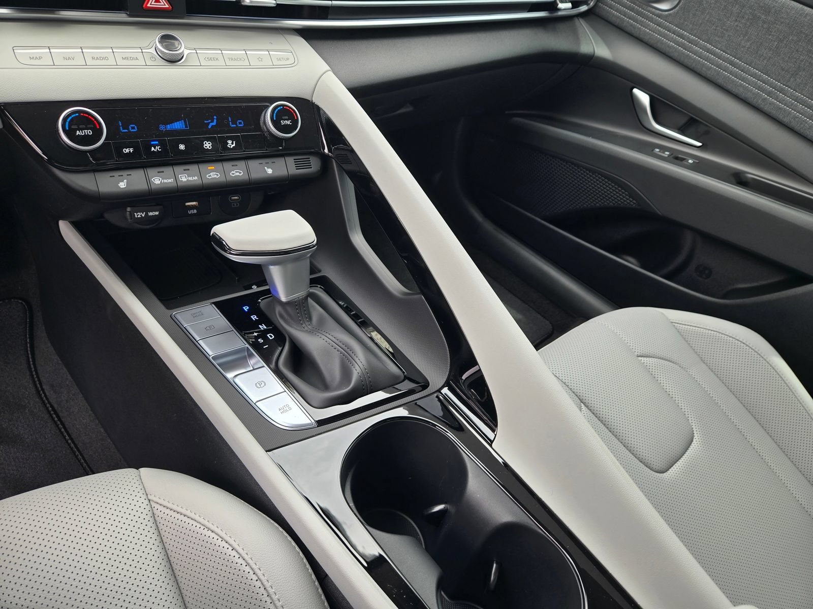 New 2026 Hyundai Elantra Limited FWD image 14