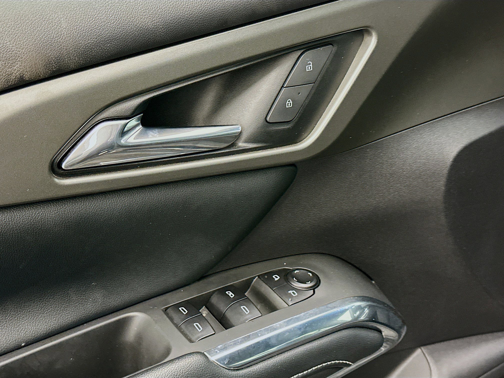 Used 2025 Chevrolet Traverse LT image 15