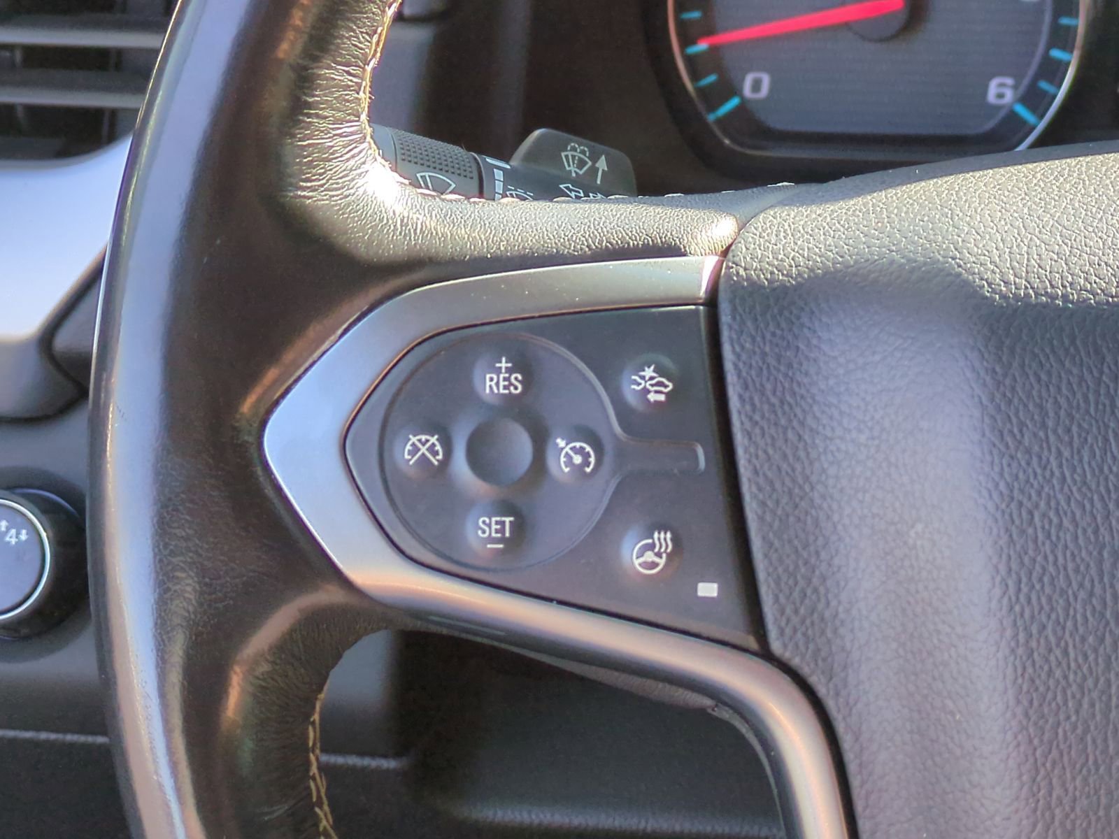 Used 2018 Chevrolet Suburban LT w/ Luxury Package image 13