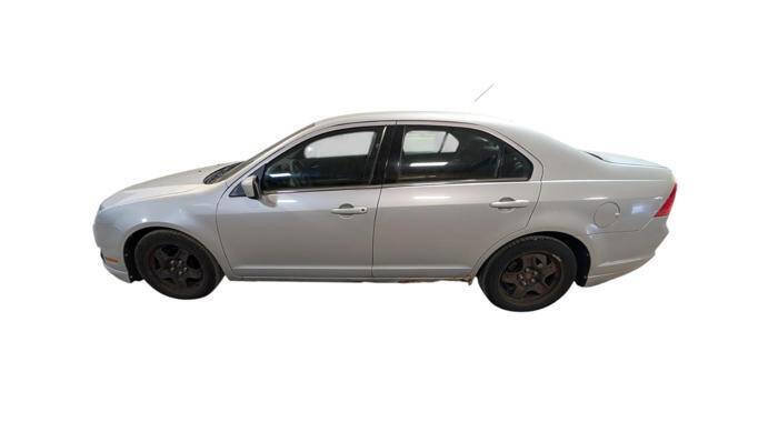 Used 2010 Ford Fusion SE FWD image 2