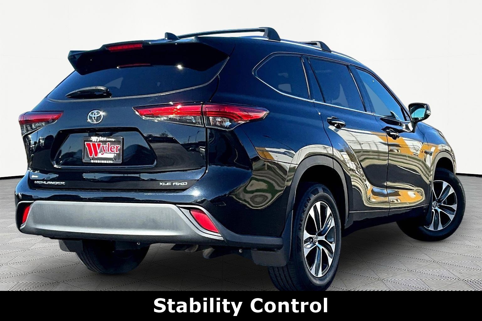 Used 2021 Toyota Highlander XLE image 7