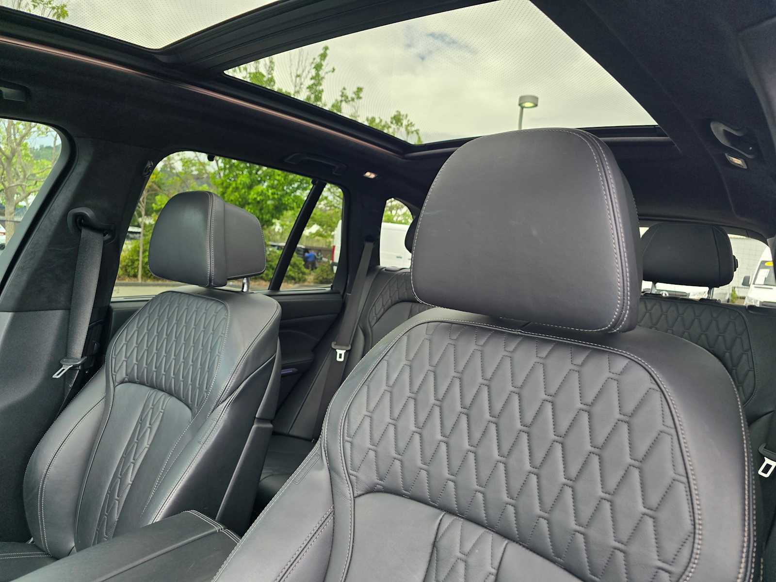 Used 2020 BMW X5 M50i w/ Executive Package image 23