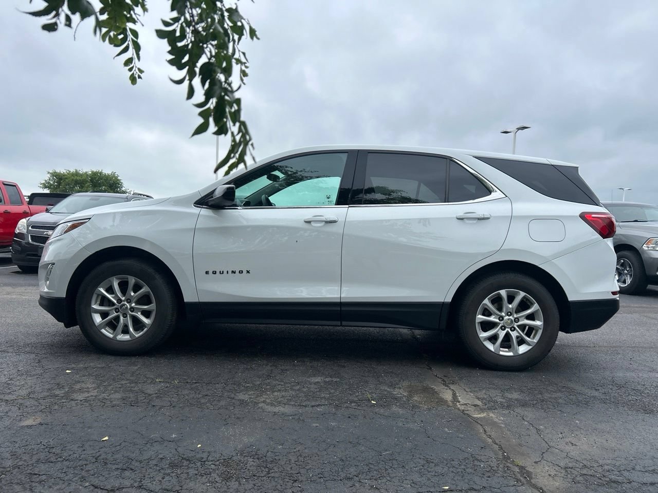 Used 2019 Chevrolet Equinox LT w/ LPO, Blackout Package FWD image 6