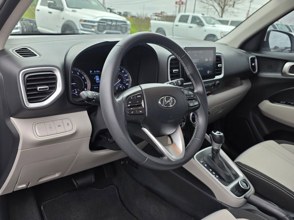 Used 2022 Hyundai Venue SEL image 11
