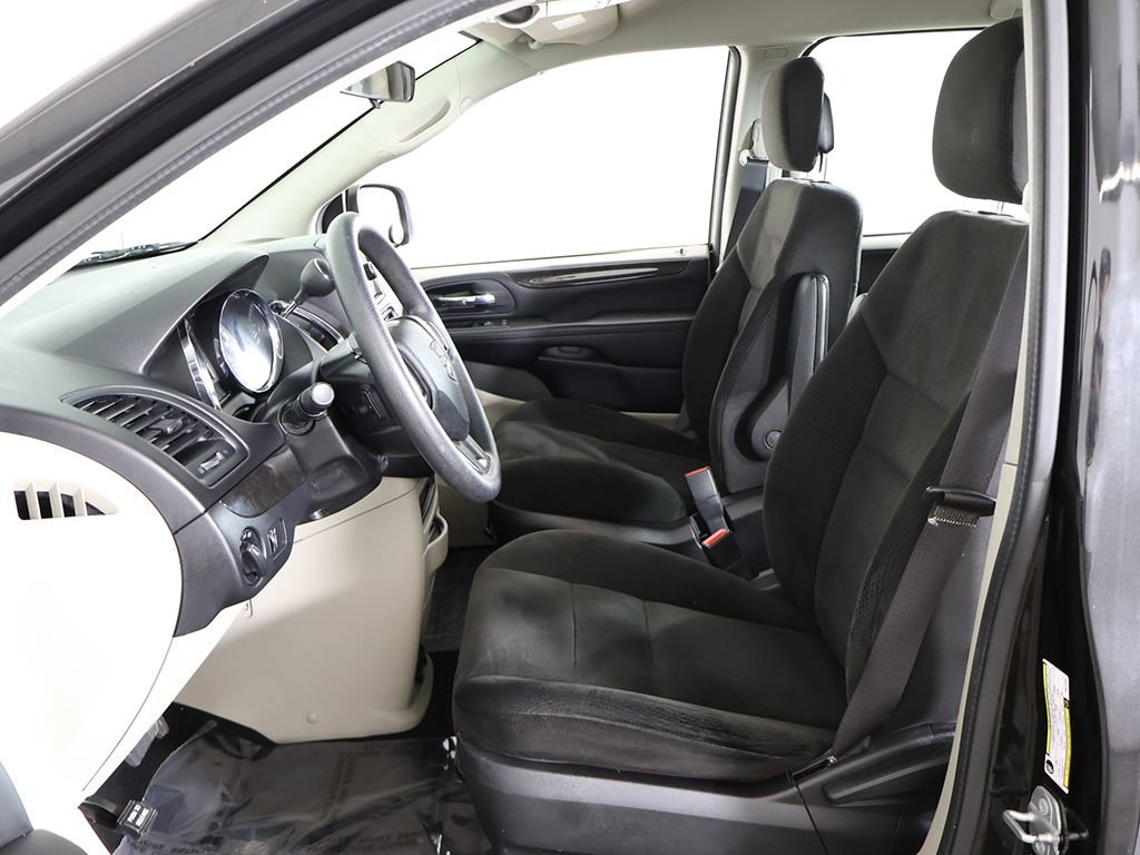 Used 2016 Dodge Grand Caravan American Value Package image 23
