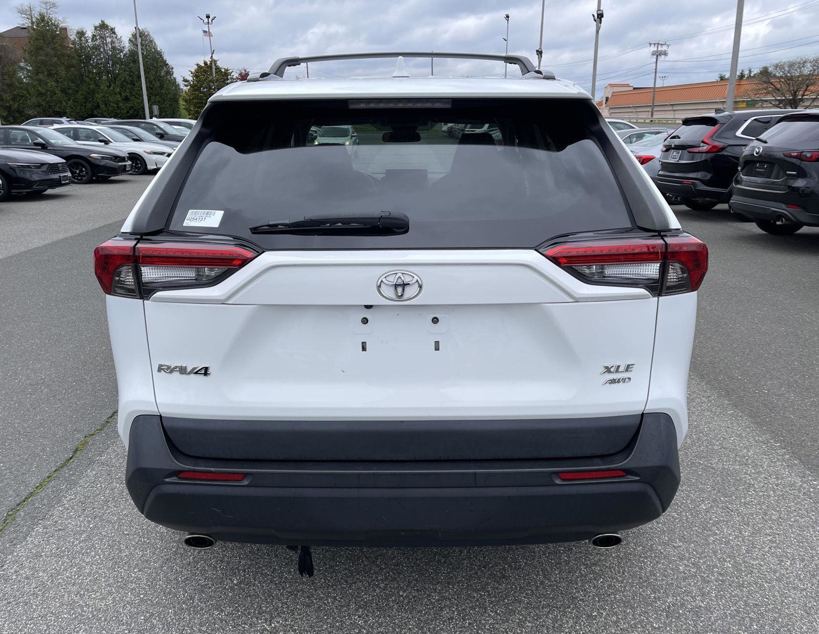 Used 2021 Toyota RAV4 XLE AWD/4WD image 18