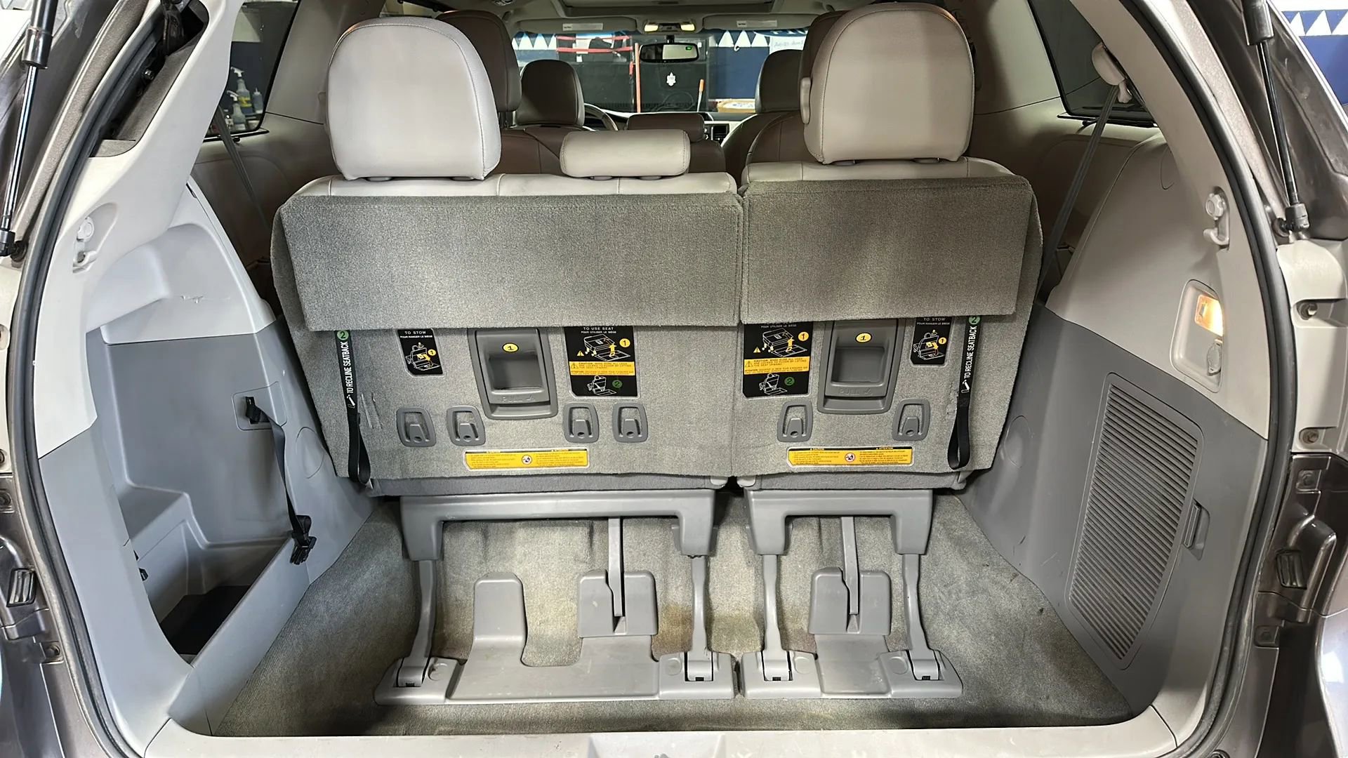 Used 2014 Toyota Sienna XLE FWD image 14