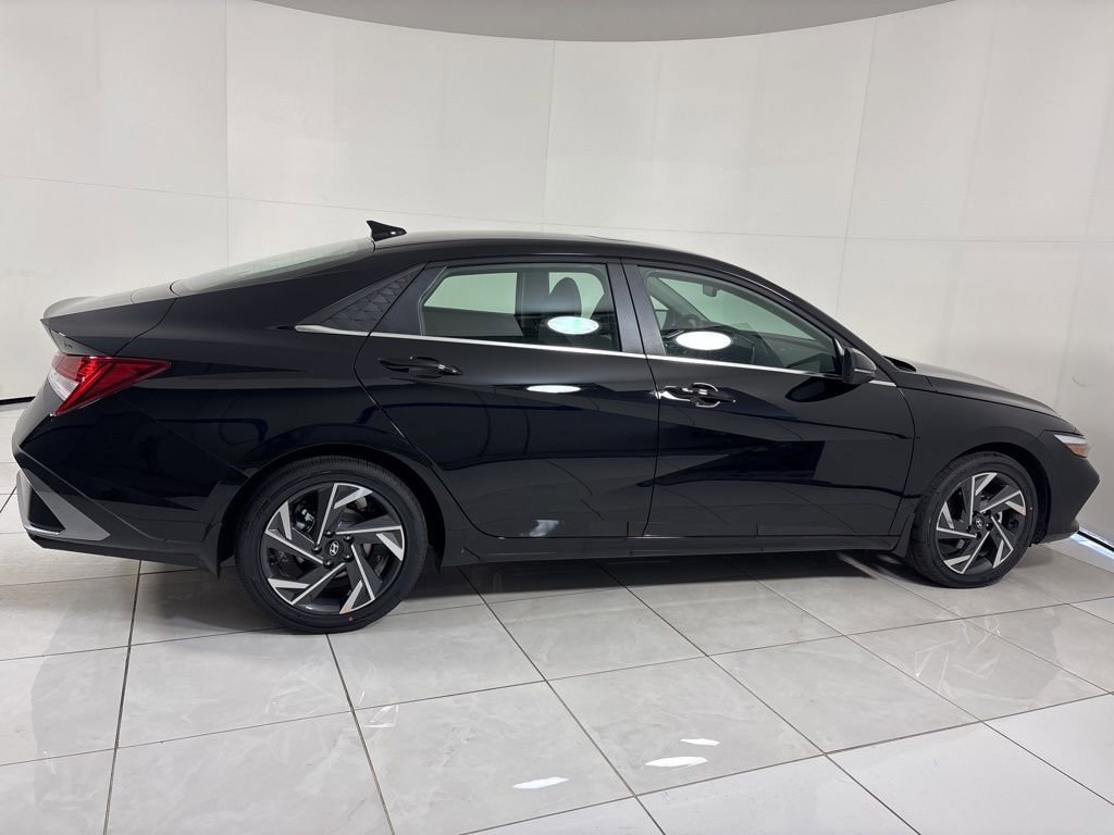 New 2026 Hyundai Elantra Limited FWD image 6