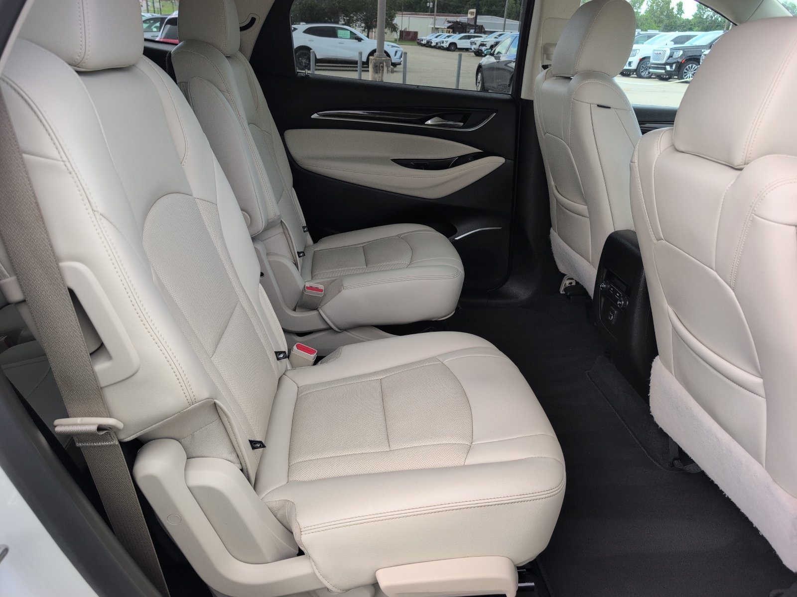 Used 2023 Buick Enclave Essence w/ Experience Buick Package FWD image 7