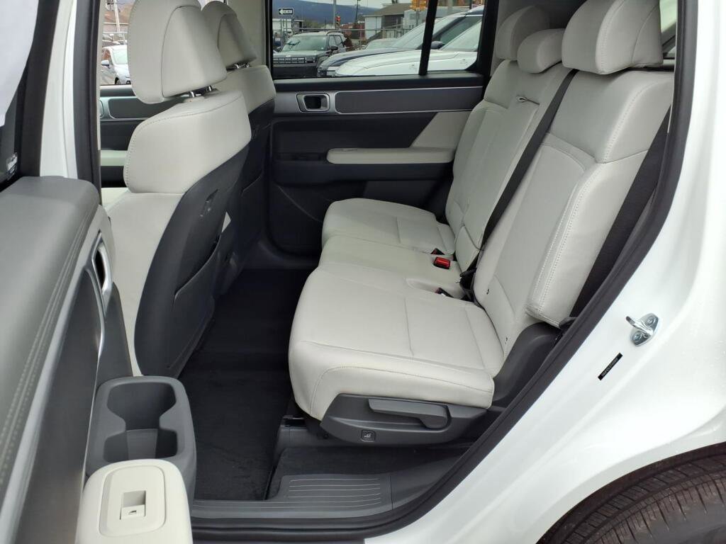 New 2026 Hyundai Santa Fe SE image 7