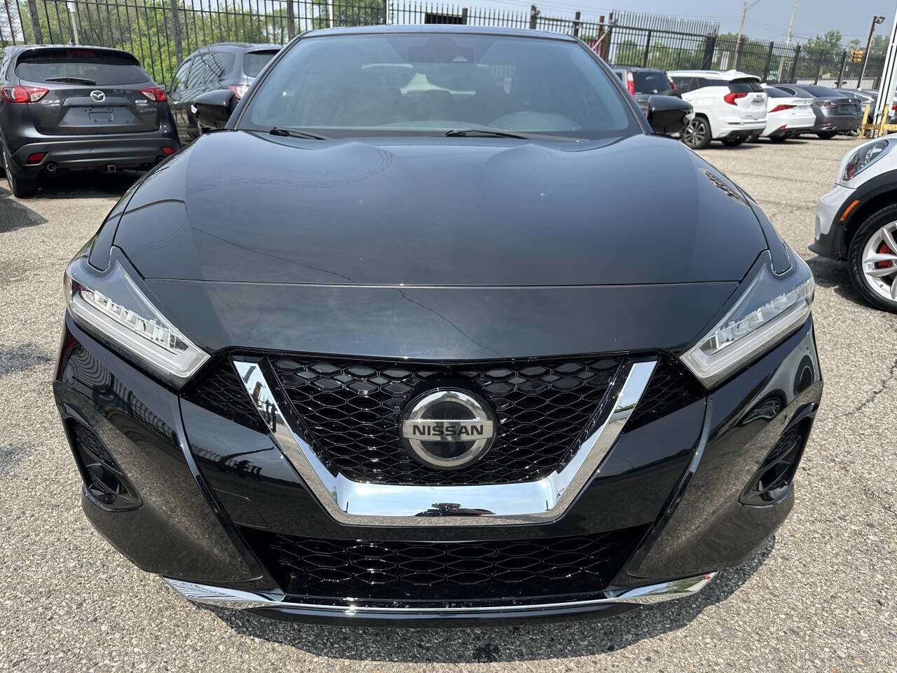Used 2019 Nissan Maxima SR image 2