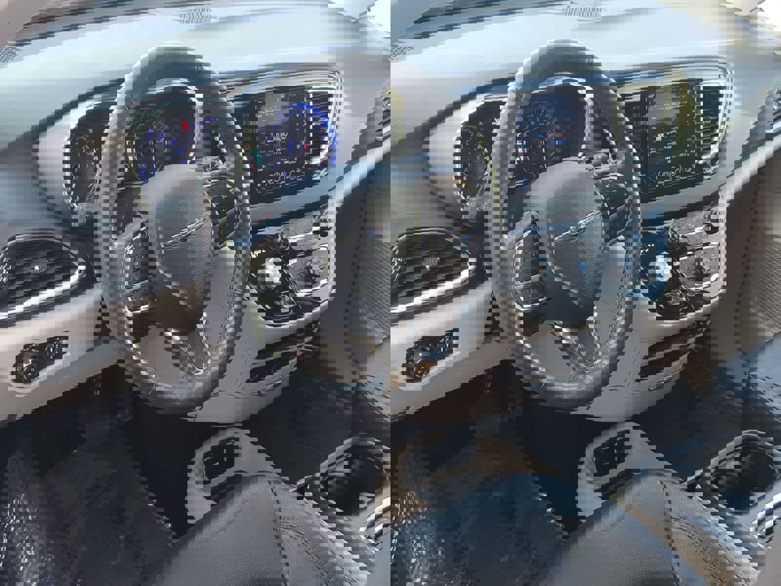 Certified 2020 Chrysler Pacifica Touring-L Plus w/ Tire & Wheel Group image 10