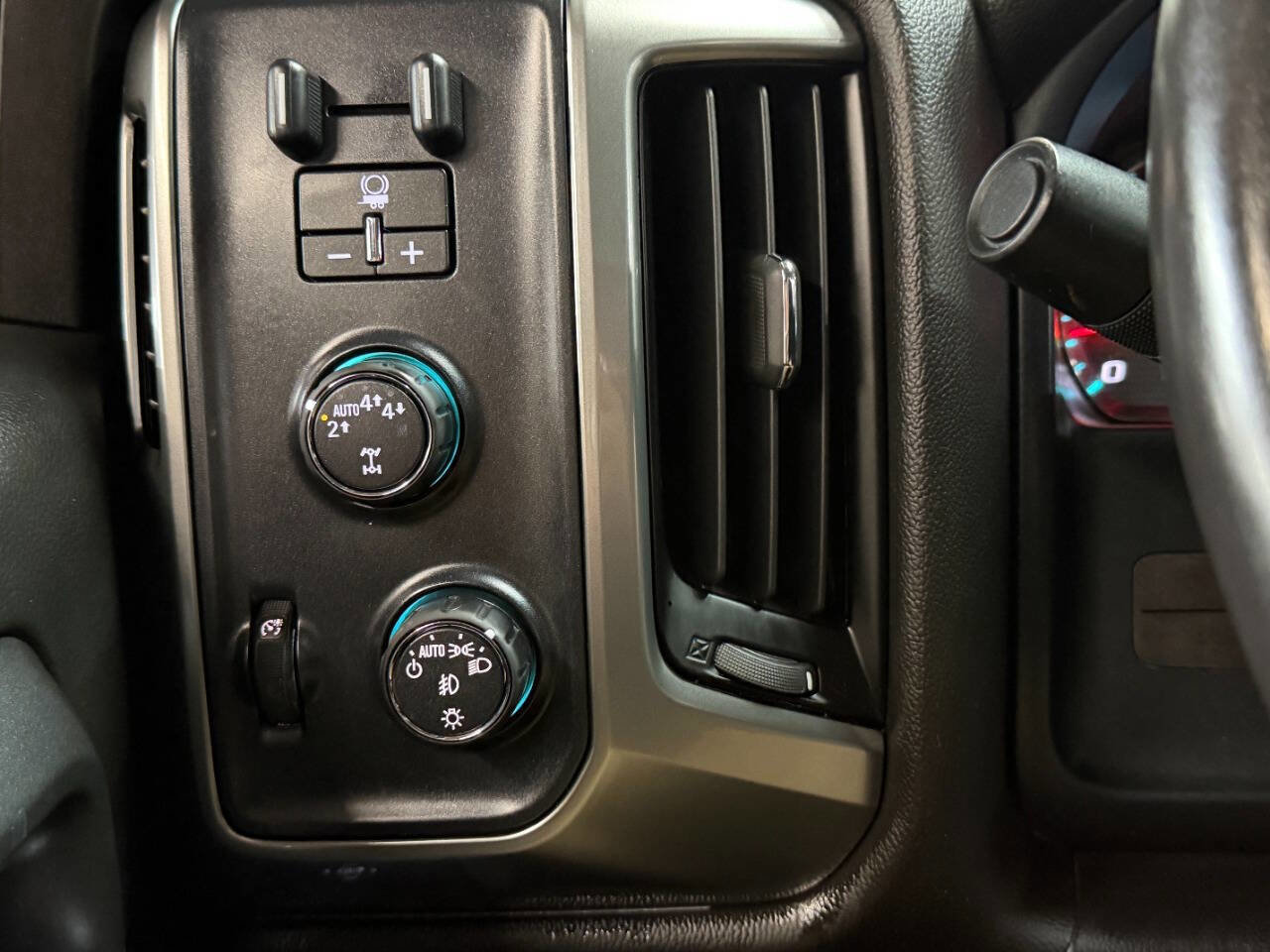 Used 2017 Chevrolet Silverado 1500 LT w/ All Star Edition image 28