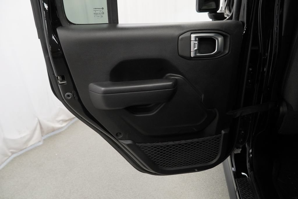 Used 2024 Jeep Wrangler Unlimited AWD/4WD image 45