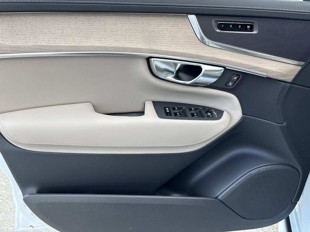 New 2026 Volvo XC90 T8 Core image 6