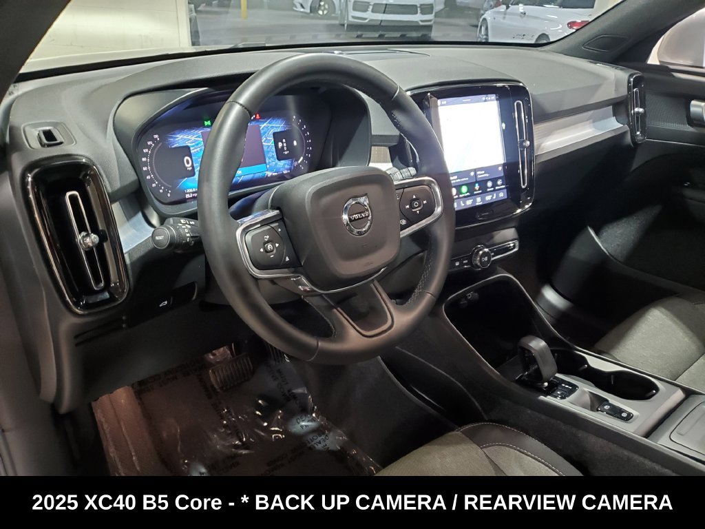 Used 2025 Volvo XC40 B5 Core AWD/4WD image 7