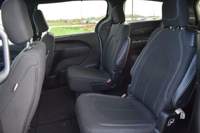 Used 2019 Chrysler Pacifica Touring Plus w/ S Appearance Package FWD image 19