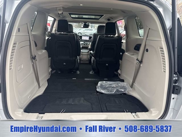 Used 2023 Chrysler Pacifica Limited FWD image 7