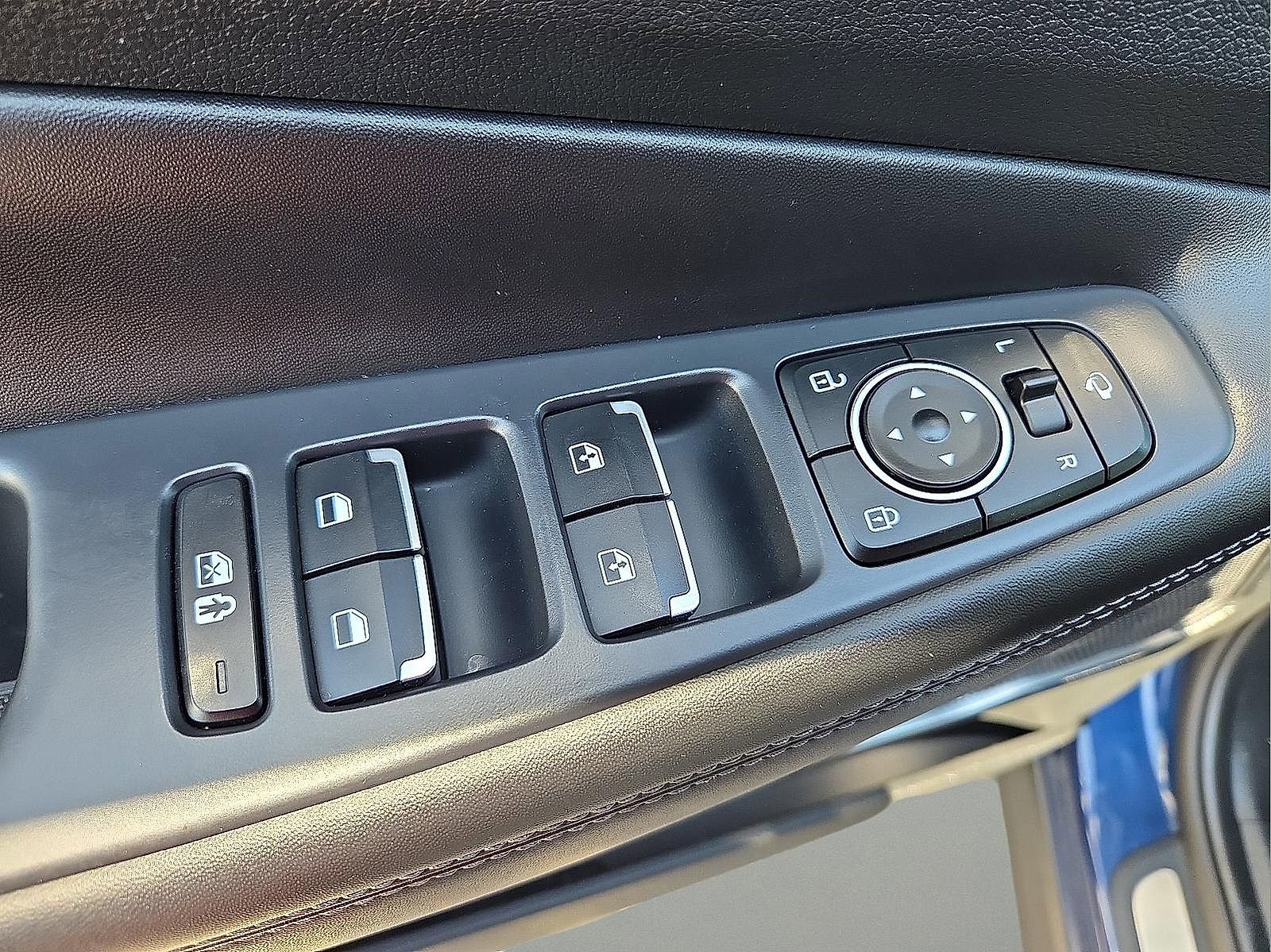 Used 2023 Hyundai Santa Fe Limited image 15