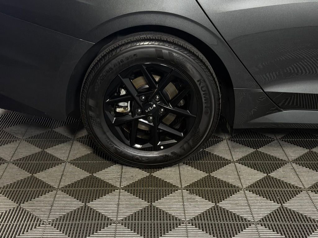 Used 2025 Kia K5 LXS image 12