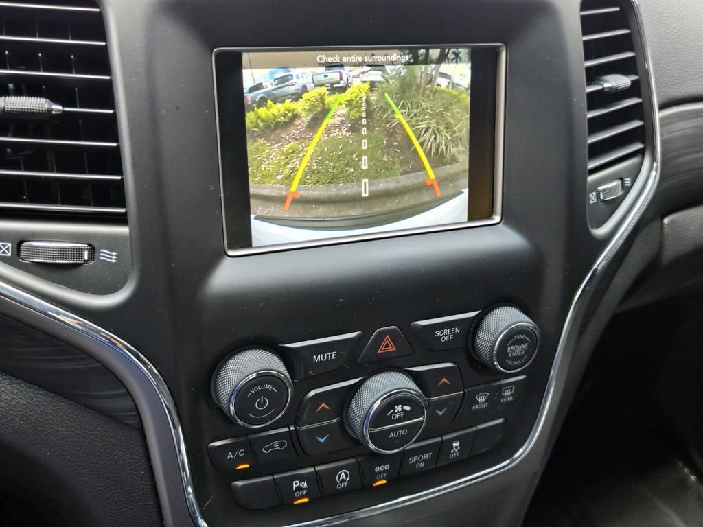 Used 2021 Jeep Grand Cherokee Laredo image 21