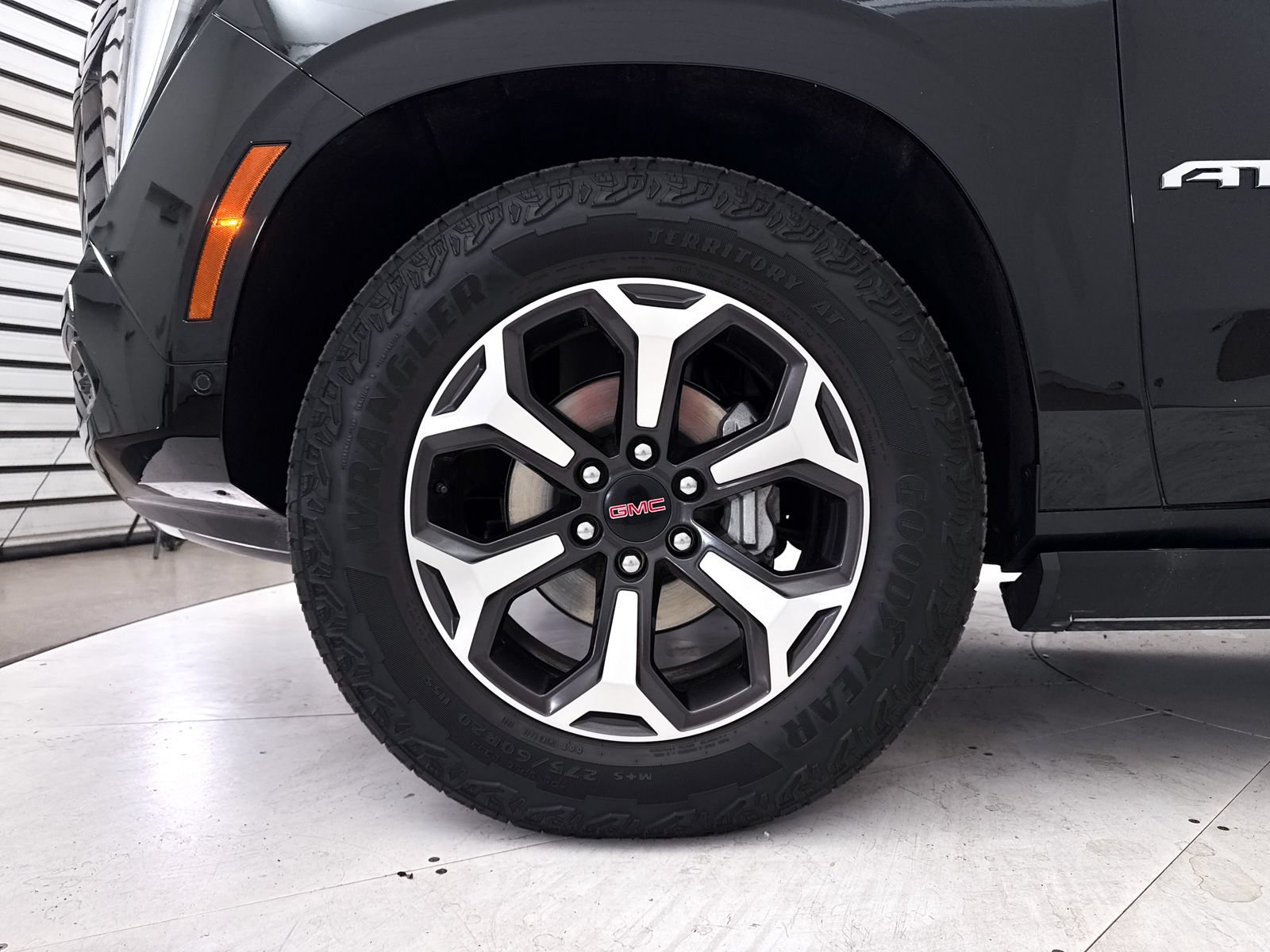Used 2025 GMC Yukon AT4 Ultimate AWD/4WD image 18
