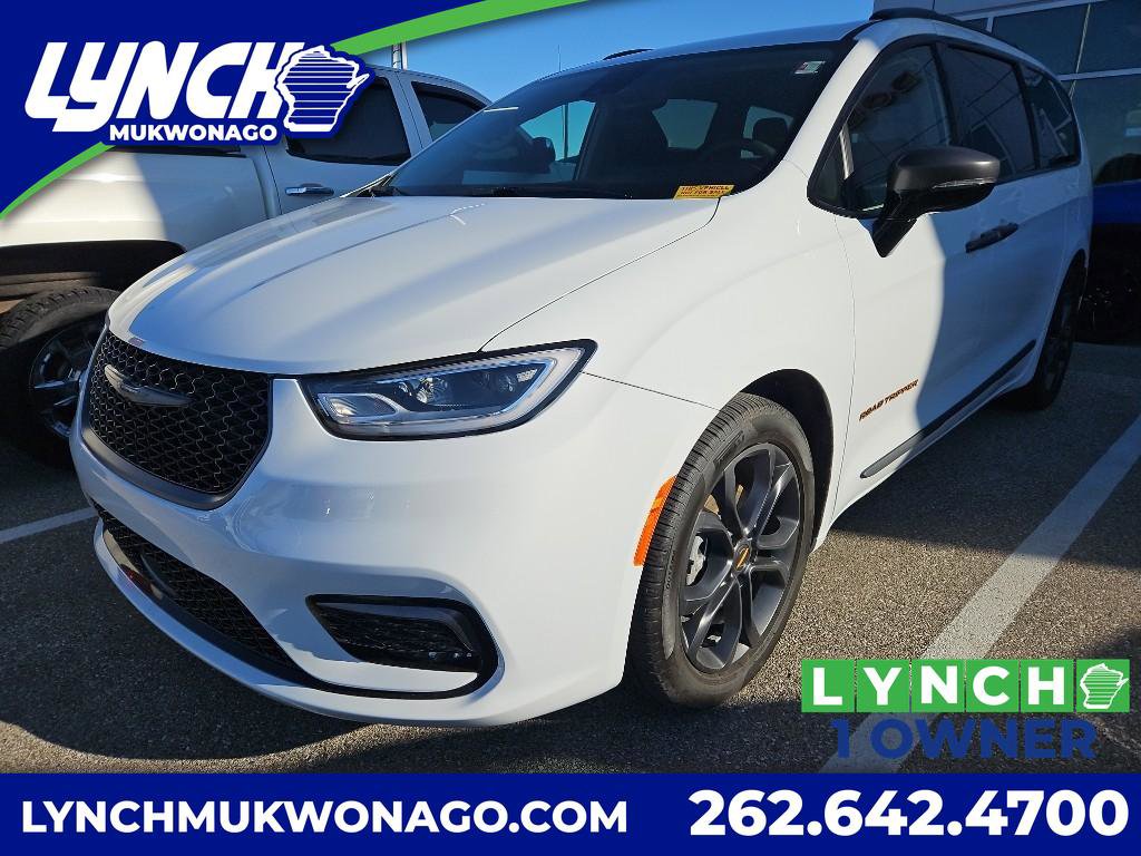 Used 2024 Chrysler Pacifica Touring-L w/ Road Tripper Package