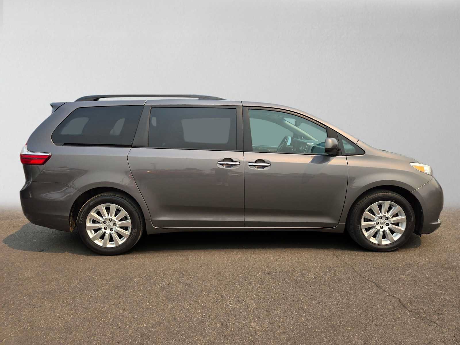 Used 2016 Toyota Sienna XLE Premium AWD/4WD image 2