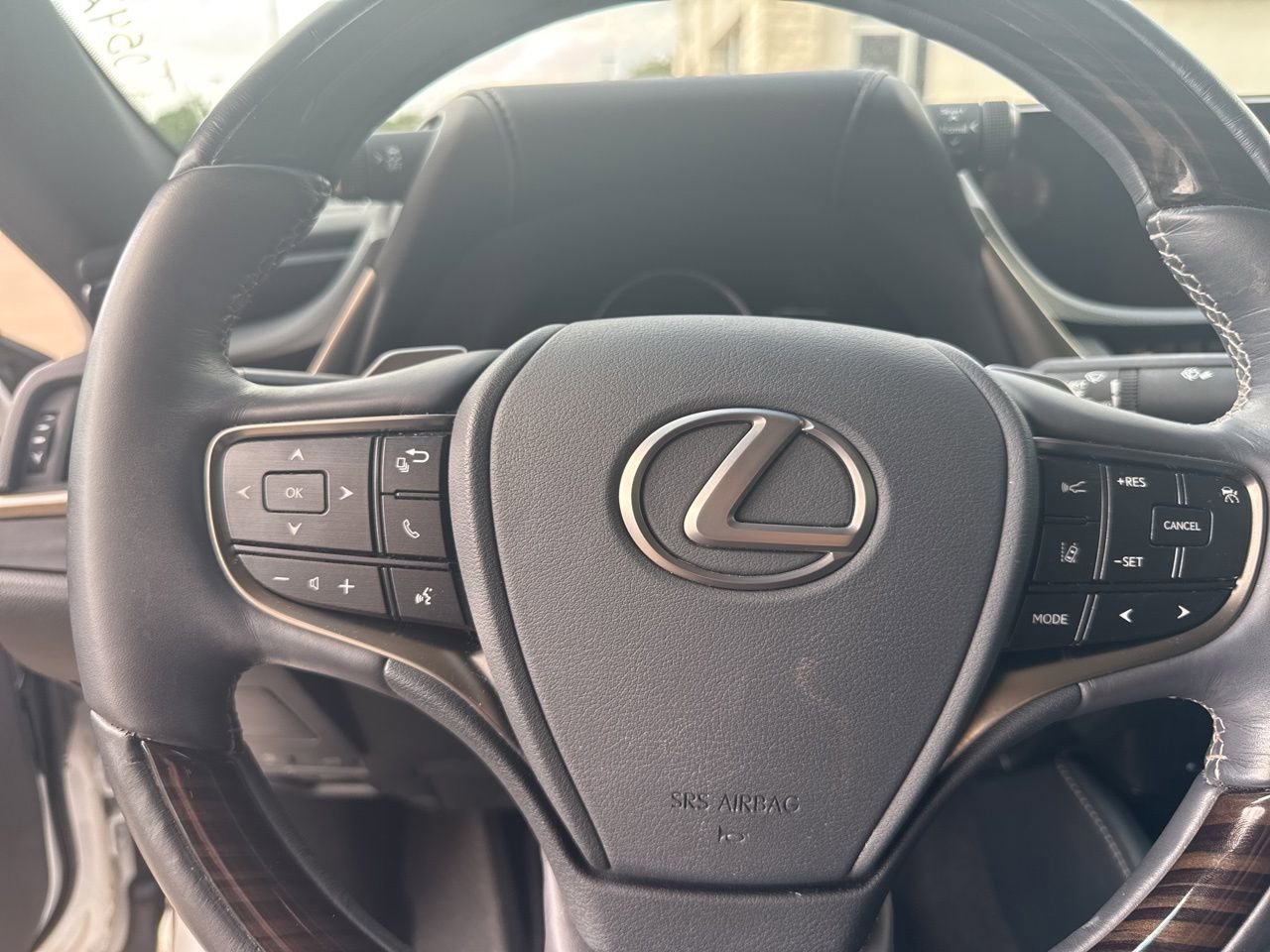 Used 2019 Lexus ES 350 w/ Premium Package image 9
