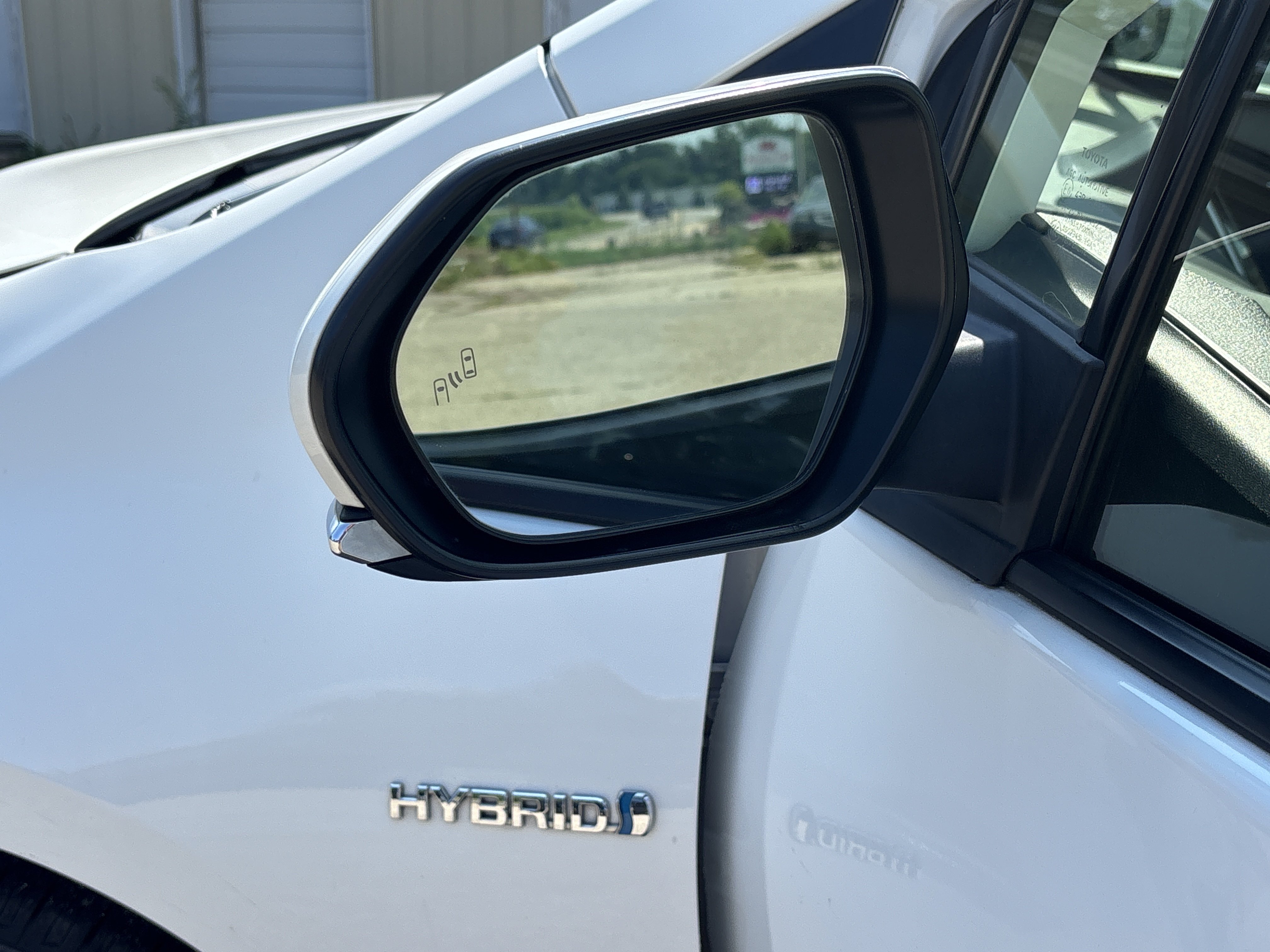 Used 2022 Toyota Prius LE FWD image 13