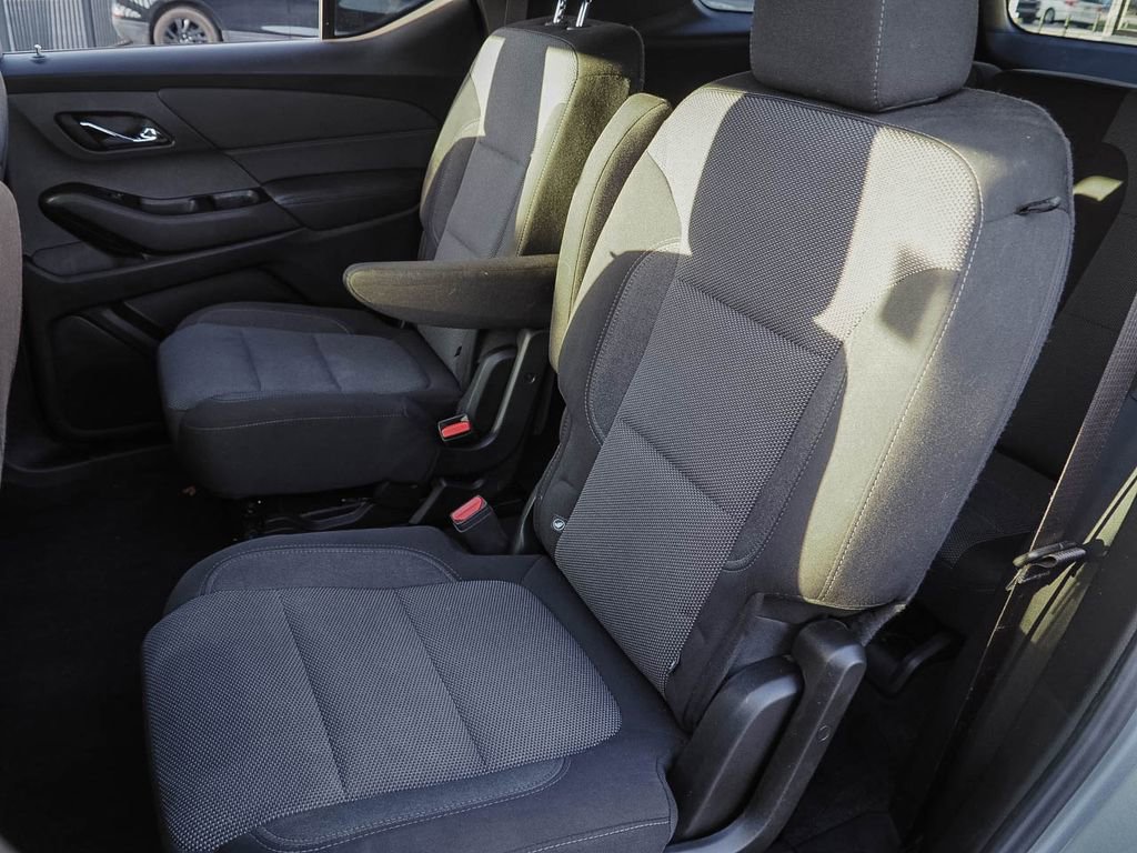 Used 2023 Chevrolet Traverse LT image 21