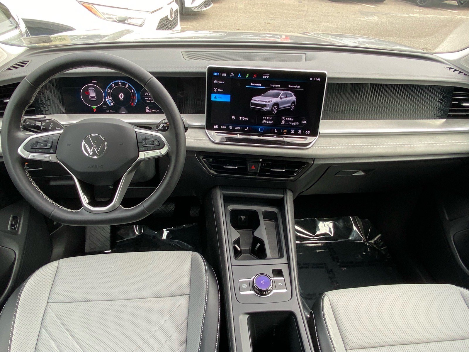 Certified 2025 Volkswagen Tiguan SE AWD/4WD image 11