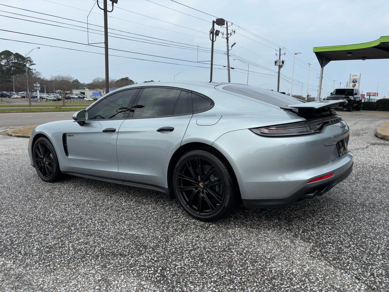 Used 2022 Porsche Panamera 4 Platinum Edition image 4