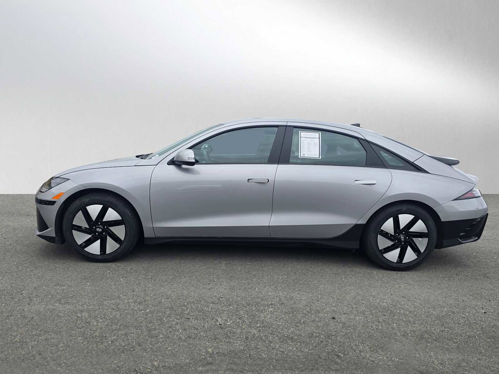 Used 2023 Hyundai Ioniq 6 SE RWD image 6