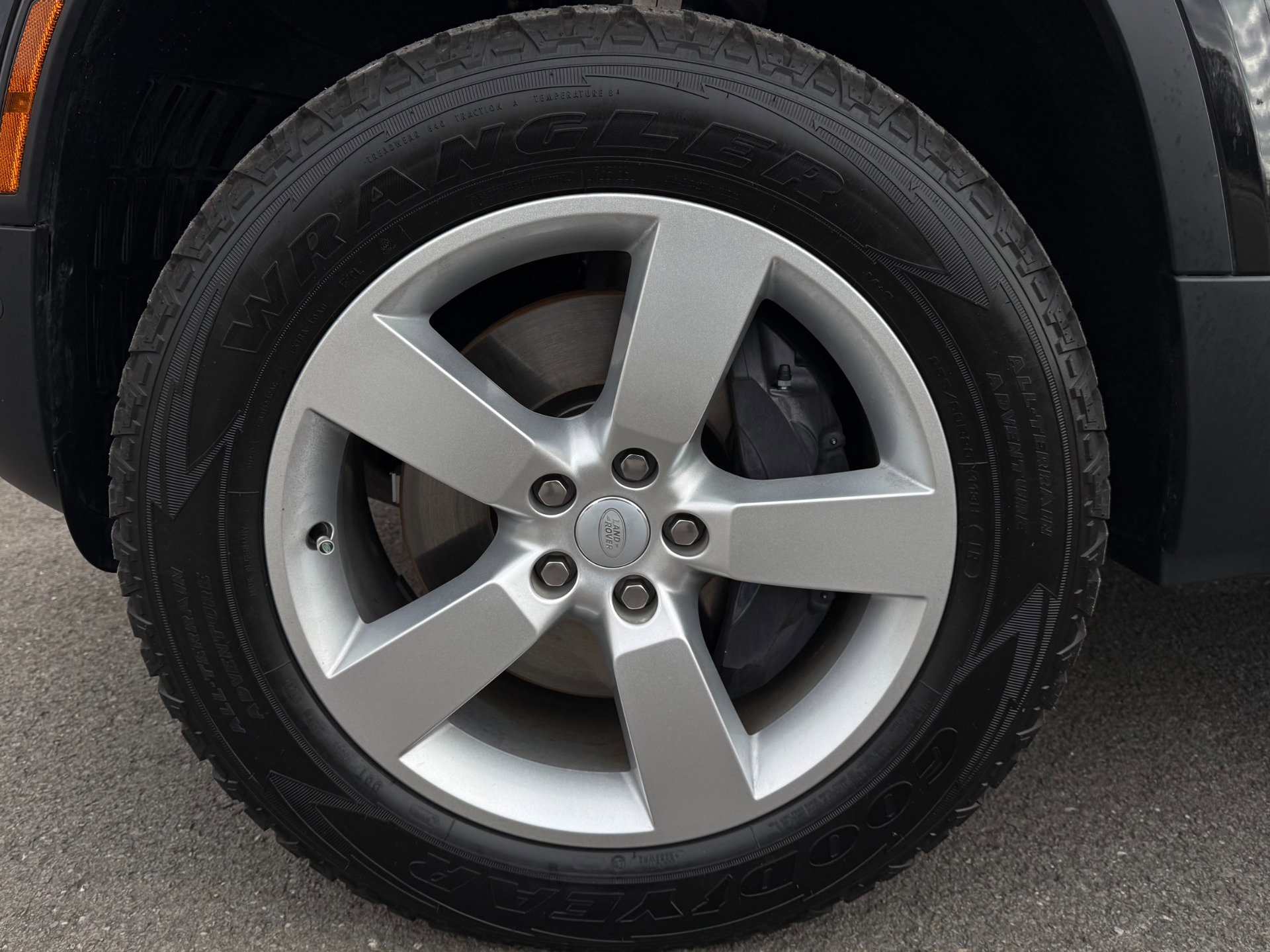 Used 2024 Land Rover Defender 110 SE image 56