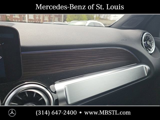 Used 2026 Mercedes-Benz GLB 250 4MATIC image 30