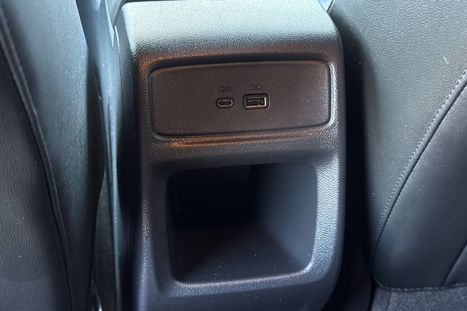 Used 2025 Chevrolet Trax RS FWD image 40