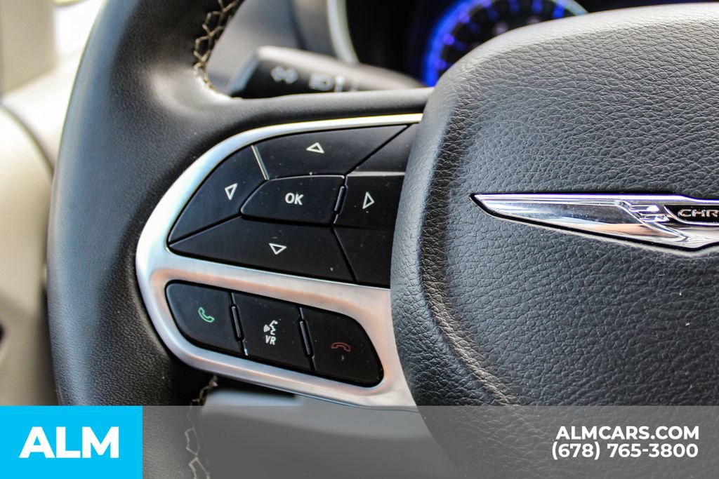 Used 2023 Chrysler Pacifica Touring-L FWD image 26
