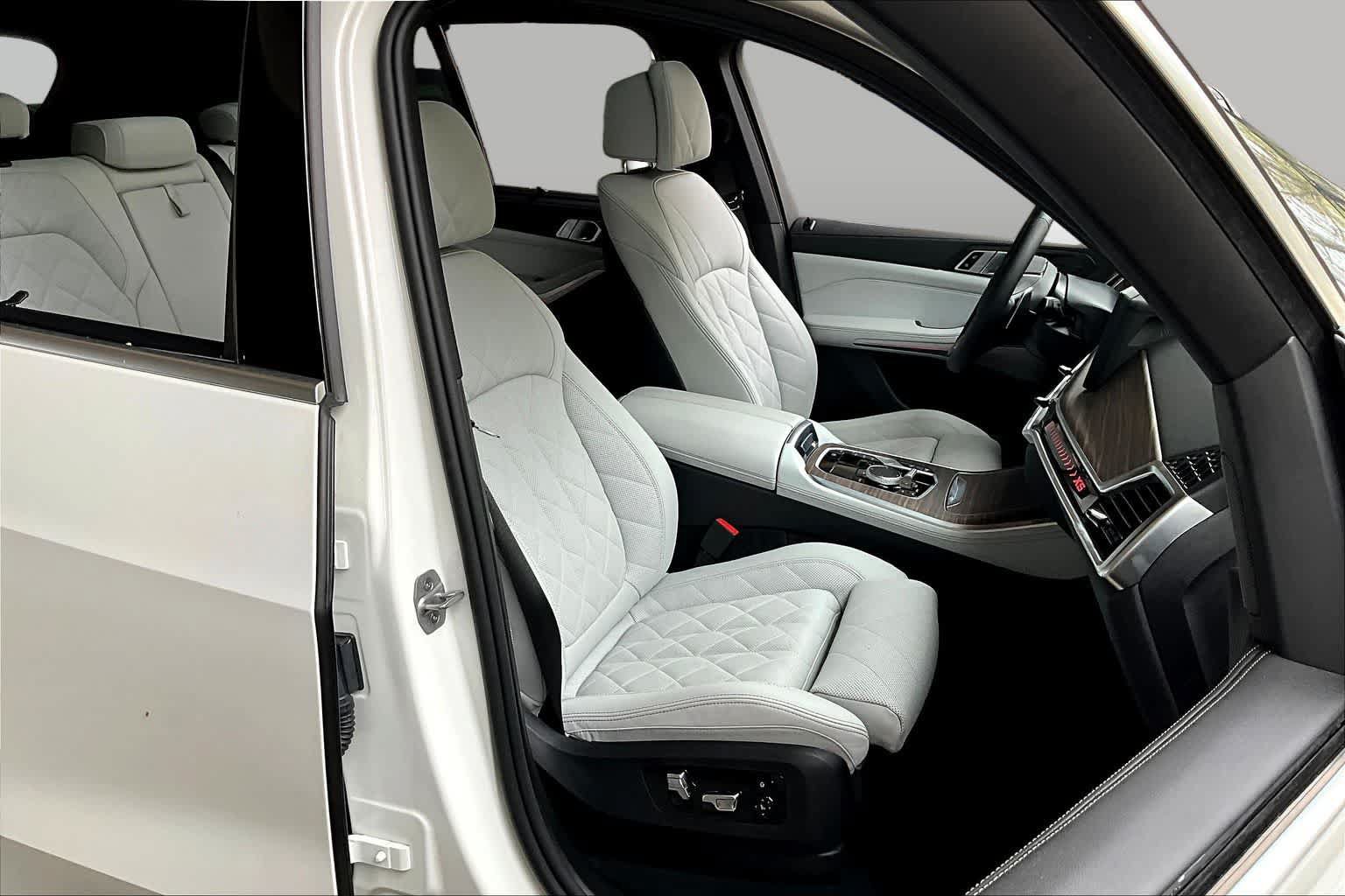 Used 2026 BMW X5 sDrive40i w/ Climate Comfort Package RWD image 11