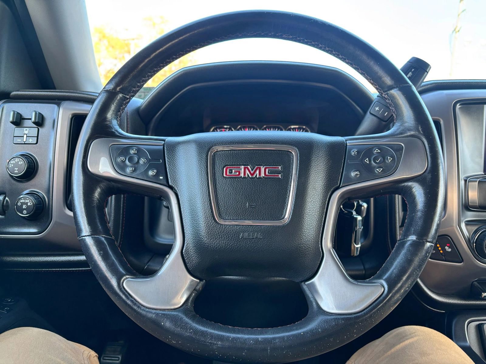 Used 2015 GMC Sierra 1500 SLT w/ All-Terrain Package AWD/4WD image 32
