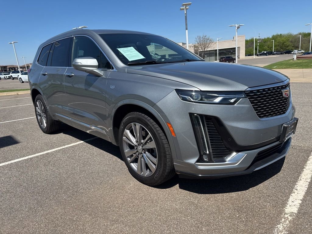 Used 2025 Cadillac XT6 Premium Luxury image 3