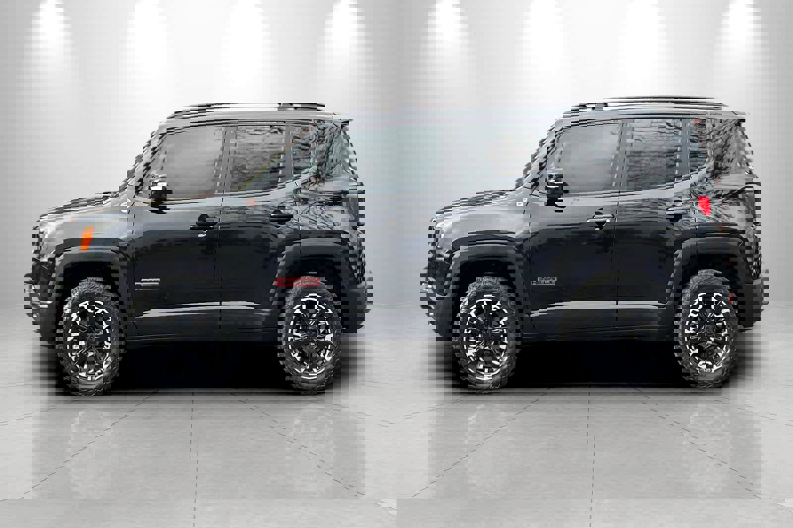 Used 2023 Jeep Renegade Trailhawk w/ Trailhawk Elite Group image 5