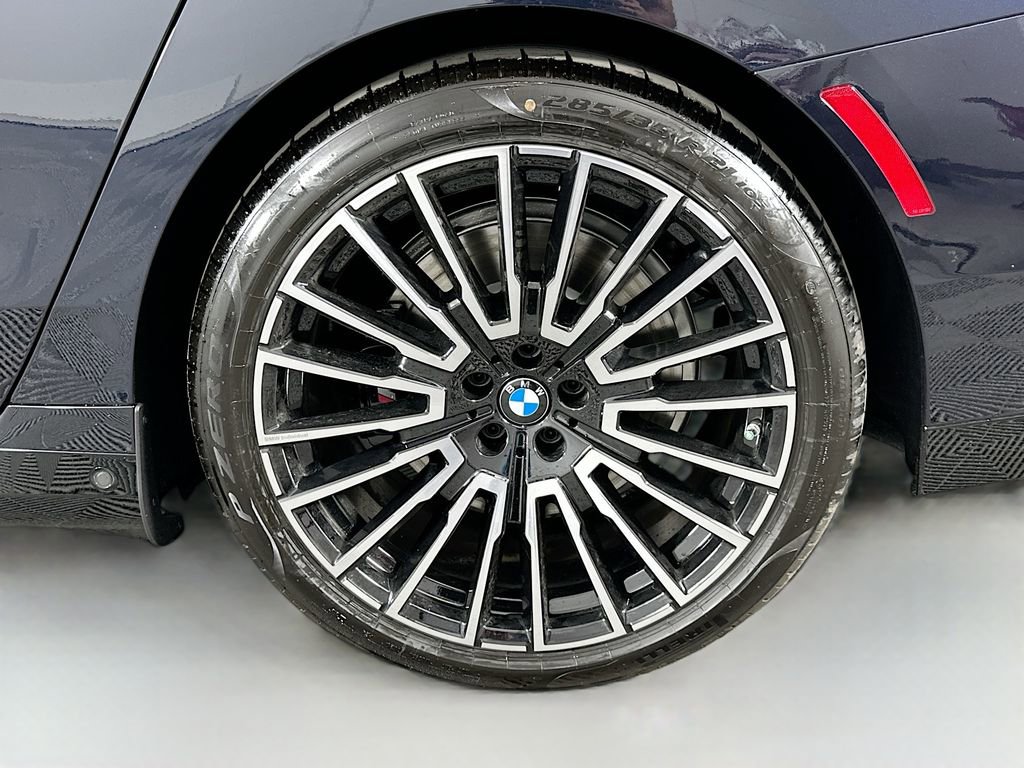 New 2026 BMW 750e xDrive w/ Executive Package image 23
