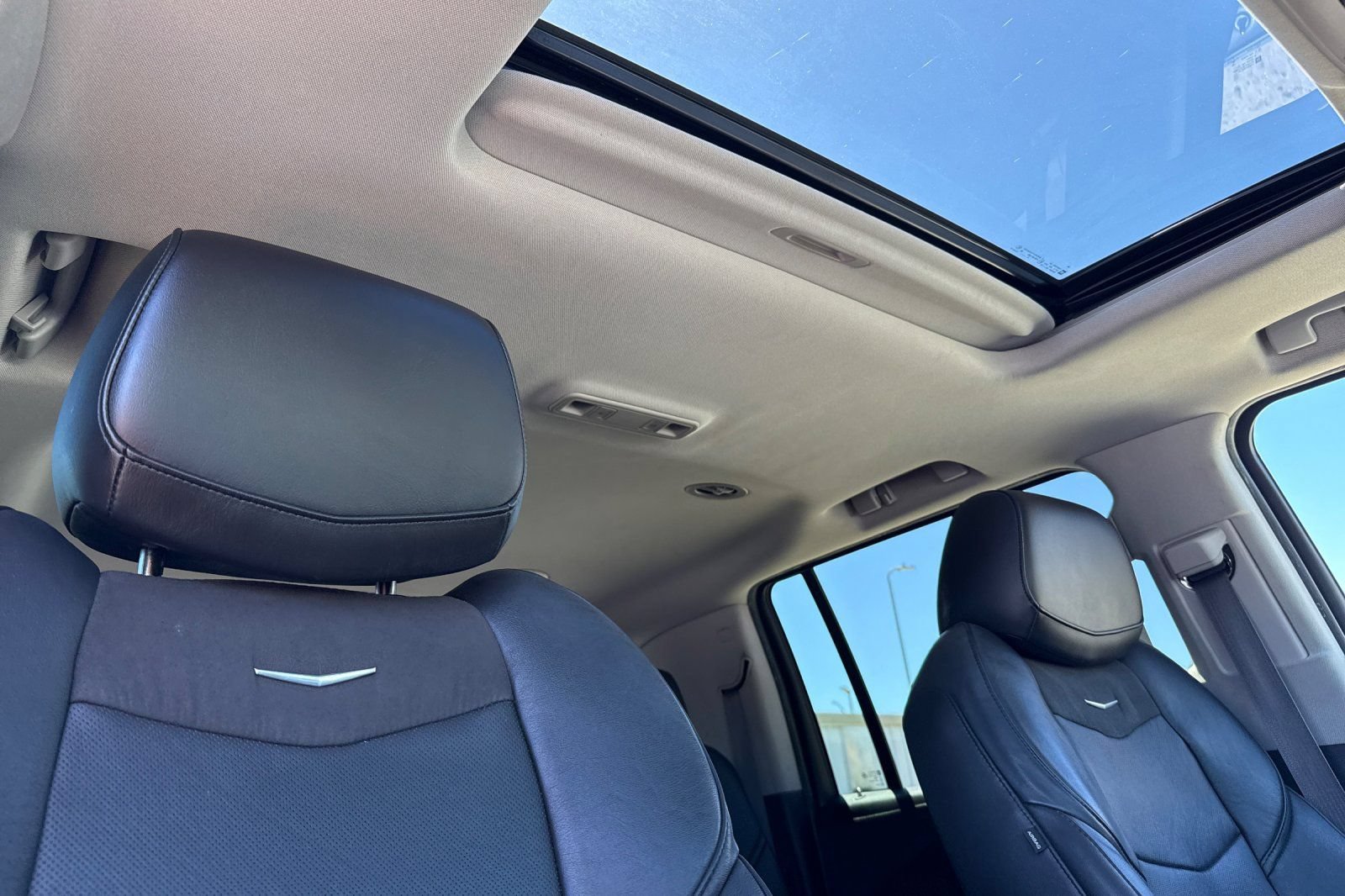 Used 2017 Cadillac Escalade ESV Luxury RWD image 18