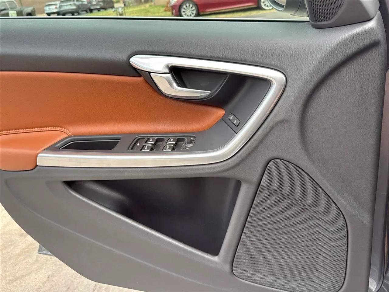 Used 2017 Volvo S60 T5 Inscription Platinum FWD image 32