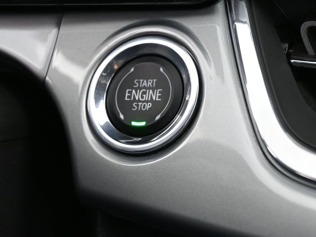 Used 2025 Chevrolet Trax LT w/ LT Convenience Package image 28