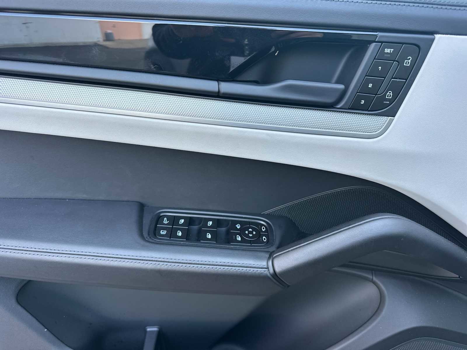 Certified 2024 Porsche Cayenne S AWD/4WD image 11