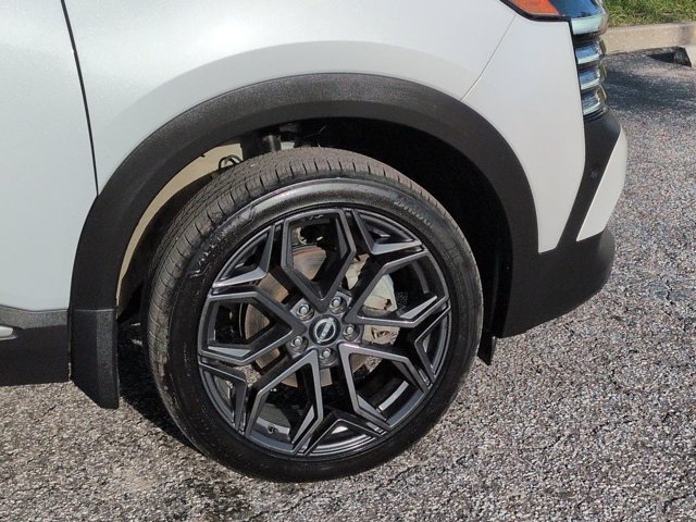 Used 2026 Nissan Kicks SR w/ SR Premium Package FWD image 10